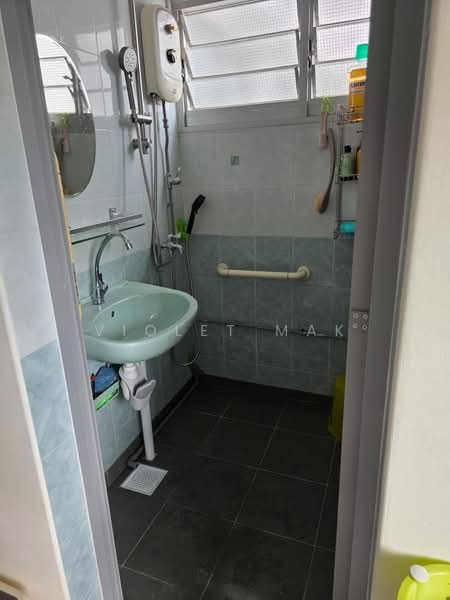 3 Lorong 7 Toa Payoh, 3 Lorong 7 Toa Payoh, Room Rental, 120 sqft, HDB Flat For Rent, by Violet Mak, 500142775 - Bathroom - PropertyGuru.com.sg