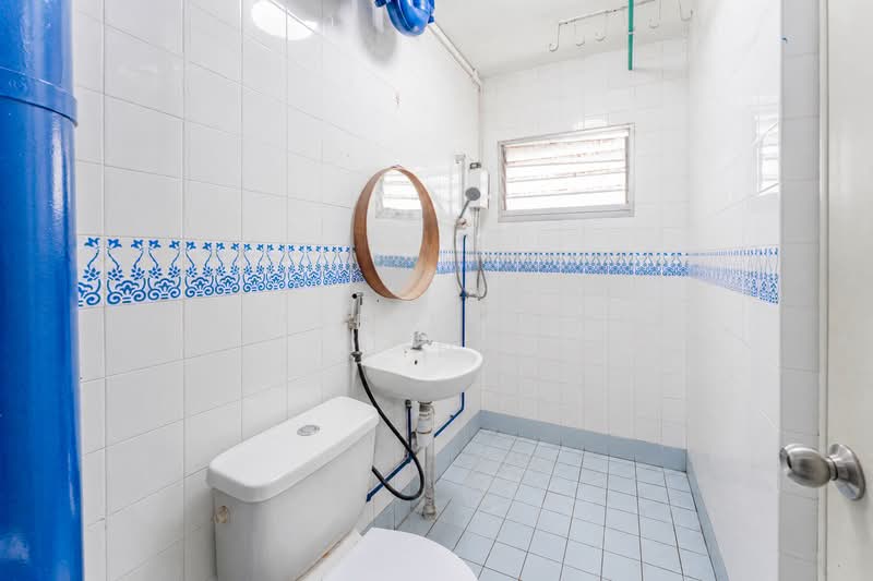 232 Pasir Ris Drive 4, 232 Pasir Ris Drive 4, 3 Bedrooms, 1,152 sqft, HDB Flat For Sale, by Kelly Tan, 500142783 - Bathroom - PropertyGuru.com.sg