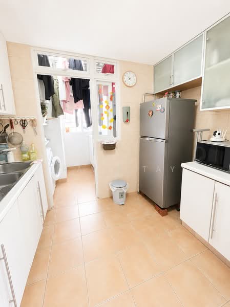 Casablanca, 31 Rosewood Drive, 3 Bedrooms, 1,130 sqft, Condominium For Sale, by Travis Tay, 500142788 - Kitchen - PropertyGuru.com.sg