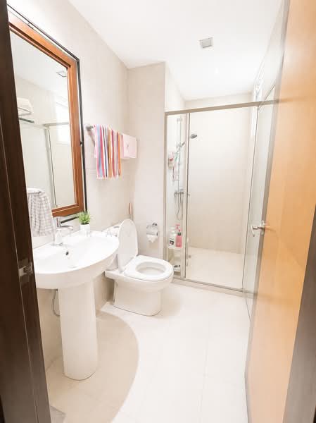 Casablanca, 31 Rosewood Drive, 3 Bedrooms, 1,130 sqft, Condominium For Sale, by Travis Tay, 500142788 - Bathroom - PropertyGuru.com.sg
