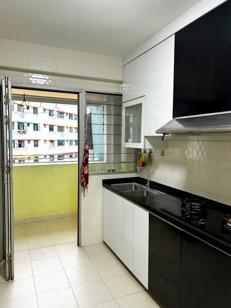 571B Woodlands Avenue 1, 571B Woodlands Avenue 1, 3 Bedrooms, 990 sqft, HDB Flat For Sale, by Diana Tan, 500142817 - Kitchen - PropertyGuru.com.sg