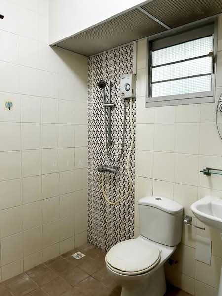 571B Woodlands Avenue 1, 571B Woodlands Avenue 1, 3 Bedrooms, 990 sqft, HDB Flat For Sale, by Diana Tan, 500142817 - Master Bathroom - PropertyGuru.com.sg