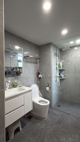 The Florida, 72 Hougang Avenue 7, 3 Bedrooms, 1,313 sqft, Condominium For Sale, by Tien Chua, 500142834 - Bathroom - PropertyGuru.com.sg