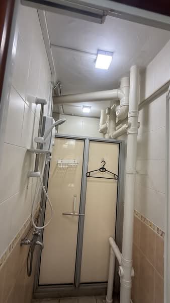 37 Jalan Rumah Tinggi, 37 Jalan Rumah Tinggi, 2 Bedrooms, 570 sqft, HDB Flat For Rent, by Simon Tong, 500142867 - Bathroom - PropertyGuru.com.sg