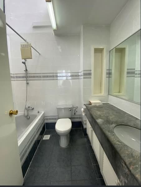Siglap Center, 55 Siglap Road, 3 Bedrooms, 1,290 sqft, Apartment For Rent, by Winnie Tong, 500142873 - Bathroom - PropertyGuru.com.sg