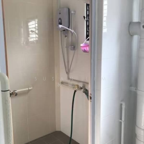 850 Woodlands Street 82, 850 Woodlands Street 82, Room Rental, 250 sqft, HDB Flat For Rent, by Susan Lim 林爱萍, 500142883 - Bathroom - PropertyGuru.com.sg