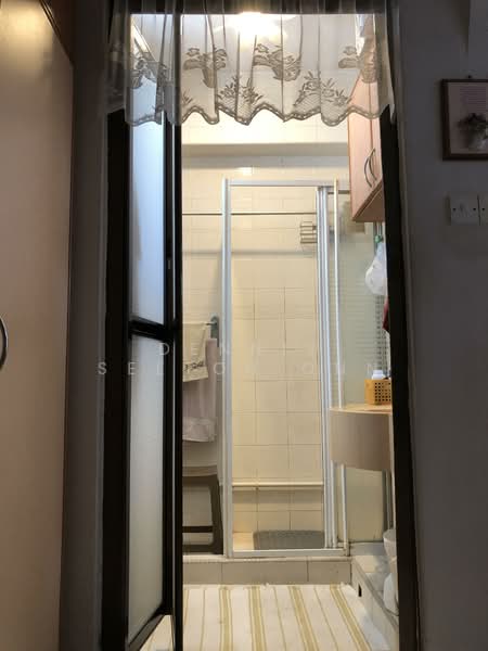 688 Jurong West Central 1, 688 Jurong West Central 1, 4 Bedrooms, 1,496 sqft, HDB Flat For Sale, by Dennis Seetoh Onn, 500142901 - Master room Bathroom - PropertyGuru.com.sg