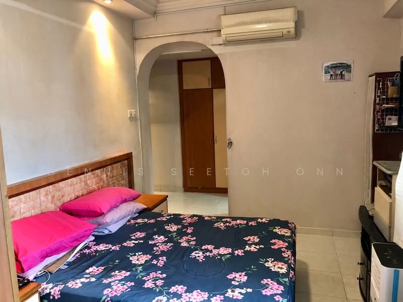 688 Jurong West Central 1, 688 Jurong West Central 1, 4 Bedrooms, 1,496 sqft, HDB Flat For Sale, by Dennis Seetoh Onn, 500142901 - Master / Main Bedroom - PropertyGuru.com.sg