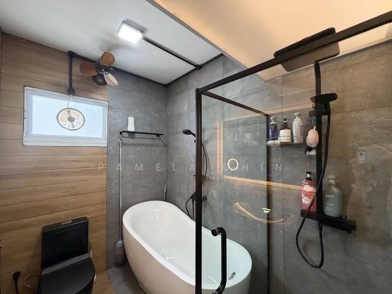 268B Punggol Field, 268B Punggol Field, 3 Bedrooms, 1,604 sqft, HDB Flat For Sale, by Pamela Chin, 500142906 - Bathroom - PropertyGuru.com.sg