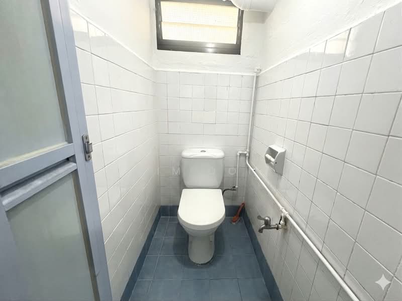 64 Kallang Bahru, 64 Kallang Bahru, 2 Bedrooms, 700 sqft, HDB Flat For Rent, by Kim Ooi, 500142908 - Bathroom - PropertyGuru.com.sg