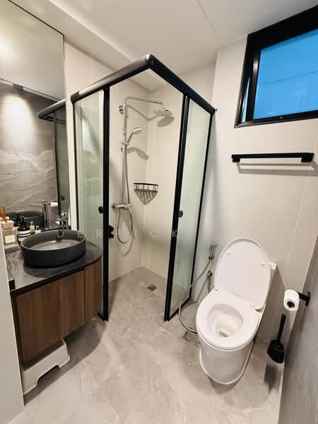 Montrosa, 132A Hillview Avenue, 3 Bedrooms, 1,151 sqft, Condominium For Sale, by Derrick Tan, 500142921 - Bathroom - PropertyGuru.com.sg