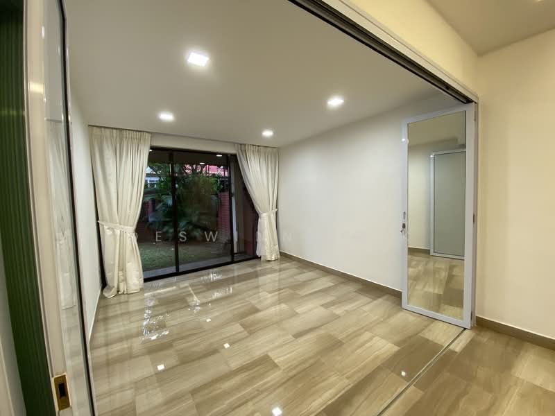 Rare Semi Detached at Duchess Road! 1km to Nanyang Pri & Raffles Girls Pri!, Duchess Road, Coronation Road, Prince of Wales Road, Princess of Wales Road, Duchess Ave, Tan Kah Kee, Shelford Road, Duke's Road, King's Road, 5 Bedrooms, 3,000 sqft, Semi-Detached House For Sale, by Deswinne G K, 500142923 - PropertyGuru.com.sg