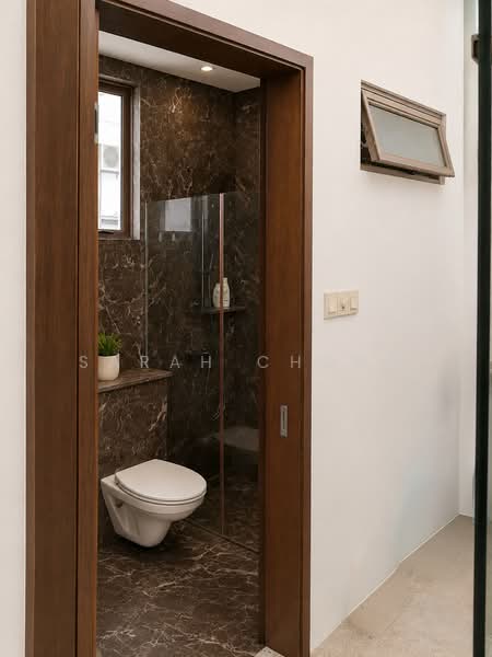 Woo mon chew road, , 4 Bedrooms, 2,350 sqft, Terraced House For Rent, by Sarah Chong, 500142944 - Bathroom - PropertyGuru.com.sg