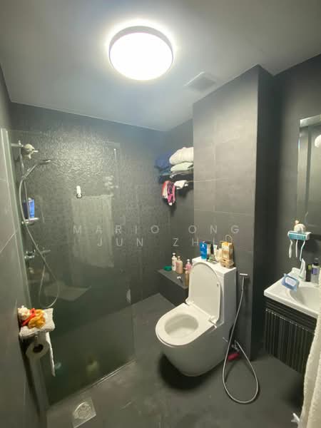 Sunflower View, 30 Lorong 36 Geylang, 4 Bedrooms, 1,012 sqft, Condominium For Rent, by Mario Ong Jun Zhi, 500142962 - Bathroom - PropertyGuru.com.sg