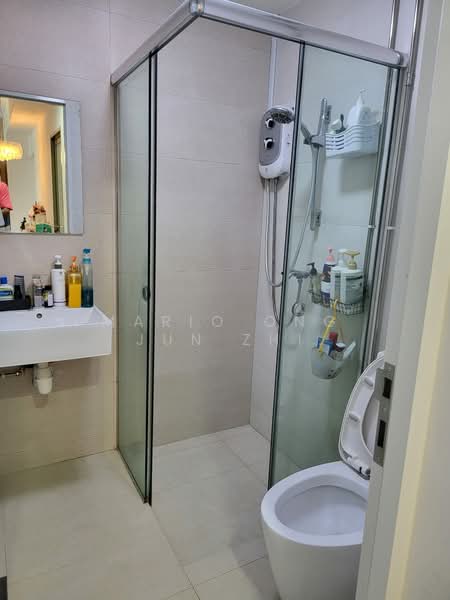 Sunflower View, 30 Lorong 36 Geylang, 4 Bedrooms, 1,012 sqft, Condominium For Rent, by Mario Ong Jun Zhi, 500142962 - Bathroom - PropertyGuru.com.sg
