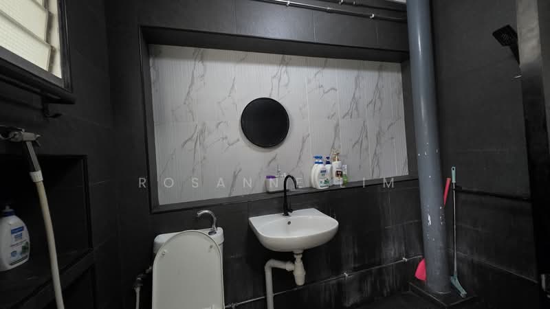 846 Jurong West Street 81, 846 Jurong West Street 81, Room Rental, 100 sqft, HDB Flat For Rent, by Rosanne Lim, 500142977 - Bathroom - PropertyGuru.com.sg