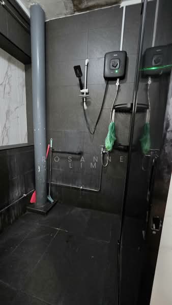 846 Jurong West Street 81, 846 Jurong West Street 81, Room Rental, 100 sqft, HDB Flat For Rent, by Rosanne Lim, 500142977 - Bathroom - PropertyGuru.com.sg