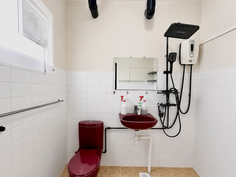 457 Jurong West Street 41, 457 Jurong West Street 41, 2 Bedrooms, 785 sqft, HDB Flat For Sale, by Shaun Jiang, 500143004 - Bathroom - PropertyGuru.com.sg