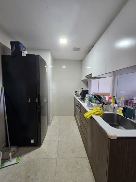 The Lakefront Residences, 42 Lakeside Drive, 2 Bedrooms, 721 sqft, Condominium For Rent, by Jerry Heng, 500143006 - Kitchen - PropertyGuru.com.sg