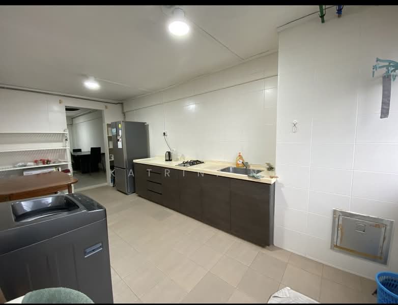 341 Clementi Avenue 5, 341 Clementi Avenue 5, 2 Bedrooms, 700 sqft, HDB Flat For Rent, by Katrina Ng, 500143007 - Kitchen - PropertyGuru.com.sg