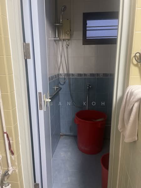 1 Dover Road, 1 Dover Road, Room Rental, 100 sqft, HDB Flat For Rent, by Susan Koh, 500143015 - Bathroom - PropertyGuru.com.sg