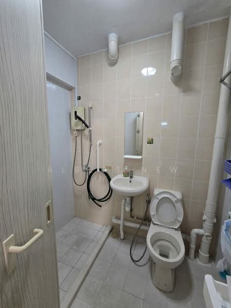 59 Chai Chee Road, 59 Chai Chee Road, Room Rental, 200 sqft, HDB Flat For Rent, by Albert New, 500143022 - Bathroom - PropertyGuru.com.sg