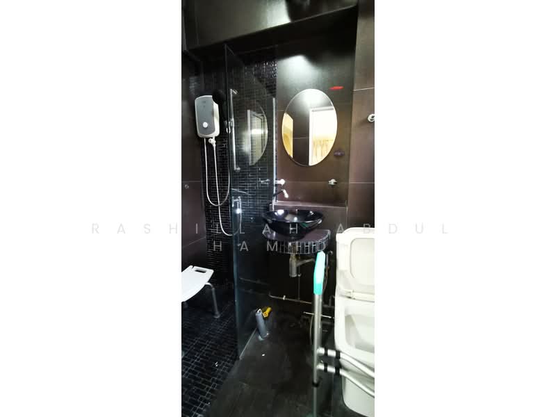 317 Tampines Street 33, 317 Tampines Street 33, 3 Bedrooms, 1,356 sqft, HDB Flat For Sale, by RASHILLAH ABDUL HAMID, 500143035 - Bathroom - PropertyGuru.com.sg
