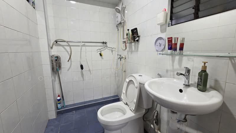 151 Jalan Teck Whye, 151 Jalan Teck Whye, 3 Bedrooms, 1,076 sqft, HDB Flat For Sale, by Joanne Chua 蔡蕙励, 500143040 - Bathroom - PropertyGuru.com.sg