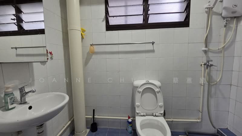151 Jalan Teck Whye, 151 Jalan Teck Whye, 3 Bedrooms, 1,076 sqft, HDB Flat For Sale, by Joanne Chua 蔡蕙励, 500143040 - Bathroom - PropertyGuru.com.sg