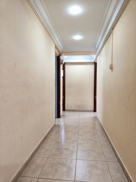447 Choa Chu Kang Avenue 4, 447 Choa Chu Kang Avenue 4, 4 Bedrooms, 1,281 sqft, HDB Flat For Sale, by Lawrence Yeow, 500143052 - Corridor - PropertyGuru.com.sg