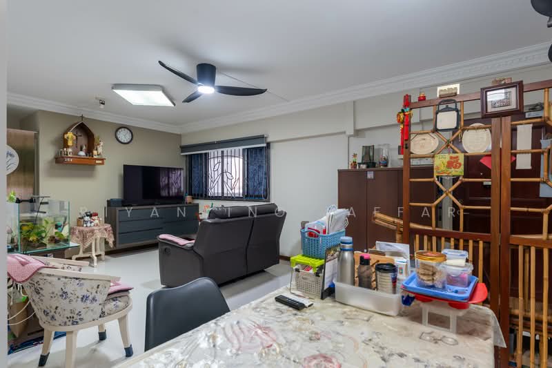 305 Ang Mo Kio Avenue 1, 305 Ang Mo Kio Avenue 1, 4 Bedrooms, 1,044 sqft, HDB Flat For Sale, by Riyantino Jaffar, 500143053 - Living Room - PropertyGuru.com.sg