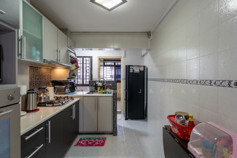 305 Ang Mo Kio Avenue 1, 305 Ang Mo Kio Avenue 1, 4 Bedrooms, 1,044 sqft, HDB Flat For Sale, by Riyantino Jaffar, 500143053 - Kitchen - PropertyGuru.com.sg
