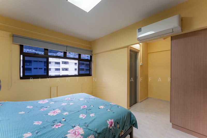 305 Ang Mo Kio Avenue 1, 305 Ang Mo Kio Avenue 1, 4 Bedrooms, 1,044 sqft, HDB Flat For Sale, by Riyantino Jaffar, 500143053 - Bedroom - PropertyGuru.com.sg