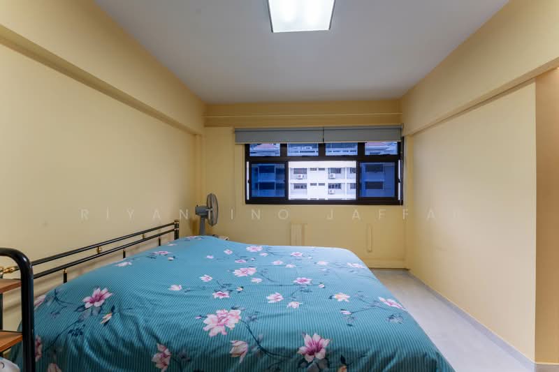 305 Ang Mo Kio Avenue 1, 305 Ang Mo Kio Avenue 1, 4 Bedrooms, 1,044 sqft, HDB Flat For Sale, by Riyantino Jaffar, 500143053 - Bedroom - PropertyGuru.com.sg
