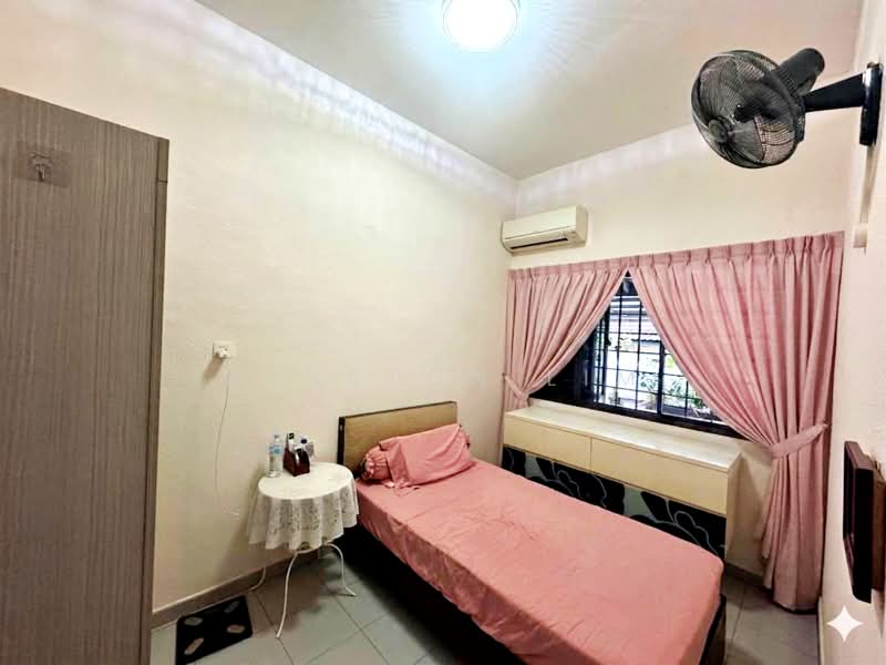 Upper Changi Road East, Upper Changi Road East, Bedok / Upper East Coast, 4 Bedrooms, 2,100 sqft, Semi-Detached House For Sale, by Winston Lim, 500143063 - Bedroom - PropertyGuru.com.sg