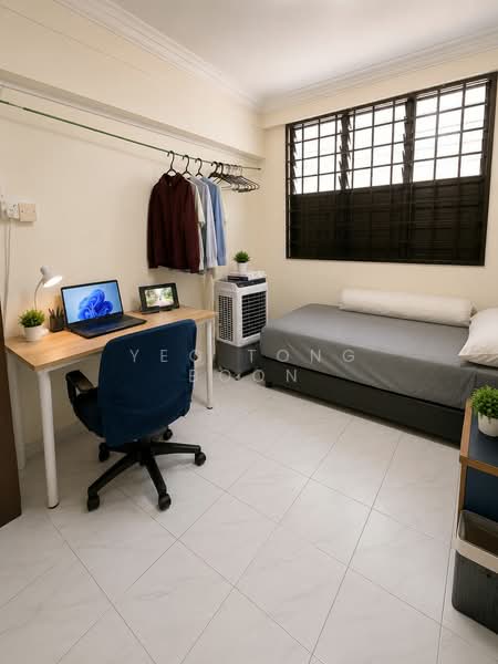 309 Bukit Batok Street 31, 309 Bukit Batok Street 31, 2 Bedrooms, 700 sqft, HDB Flat For Sale, by Yeo Tong Boon, 500143079 - Bedroom - PropertyGuru.com.sg