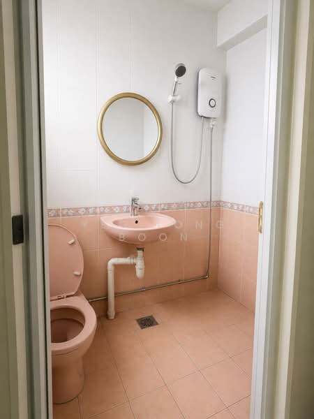 309 Bukit Batok Street 31, 309 Bukit Batok Street 31, 2 Bedrooms, 700 sqft, HDB Flat For Sale, by Yeo Tong Boon, 500143079 - Bathroom - PropertyGuru.com.sg