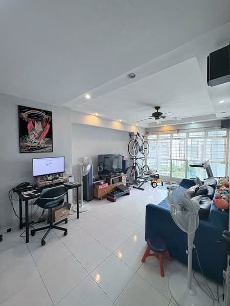 182 Jelebu Road, 182 Jelebu Road, 3 Bedrooms, 969 sqft, HDB Flat For Sale, by Wendy Tan, 500143080 - Living Room - PropertyGuru.com.sg