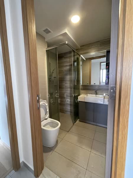 High Park Residences, 27 Fernvale Road, 2 Bedrooms, 667 sqft, Condominium For Rent, by Joceyln Seow, 500143092 - Bathroom - PropertyGuru.com.sg
