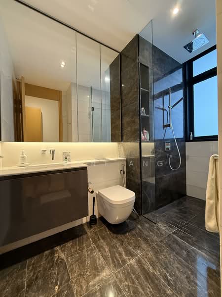 Cairnhill 16, 16 Cairnhill Rise, 2 Bedrooms, 775 sqft, Condominium For Rent, by Irene Ang, 500143094 - Bathroom - PropertyGuru.com.sg