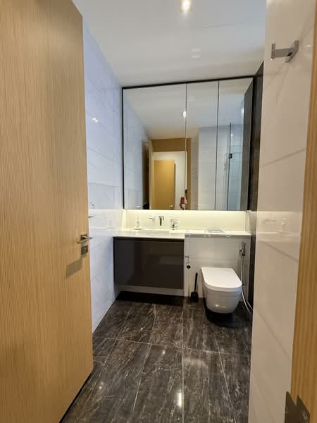 Cairnhill 16, 16 Cairnhill Rise, 2 Bedrooms, 775 sqft, Condominium For Rent, by Irene Ang, 500143094 - Bathroom - PropertyGuru.com.sg