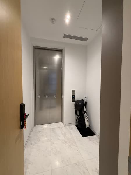 Cairnhill 16, 16 Cairnhill Rise, 2 Bedrooms, 775 sqft, Condominium For Rent, by Irene Ang, 500143094 - Entrance - PropertyGuru.com.sg