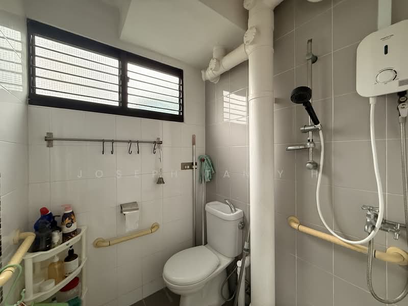 488 Jurong West Avenue 1, 488 Jurong West Avenue 1, 3 Bedrooms, 990 sqft, HDB Flat For Sale, by Joseph Tan Y H, 500143098 - Bathroom - PropertyGuru.com.sg