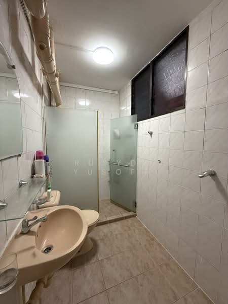 103B Depot Road, 103B Depot Road, 3 Bedrooms, 1,076 sqft, HDB Flat For Sale, by Rusydi Yusoff, 500143107 - Bathroom - PropertyGuru.com.sg