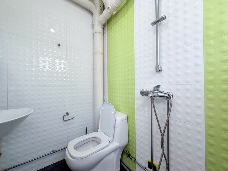 412 Pasir Ris Drive 6, 412 Pasir Ris Drive 6, 3 Bedrooms, 1,216 sqft, HDB Flat For Sale, by Caleb Fung, 500143126 - Bathroom - PropertyGuru.com.sg
