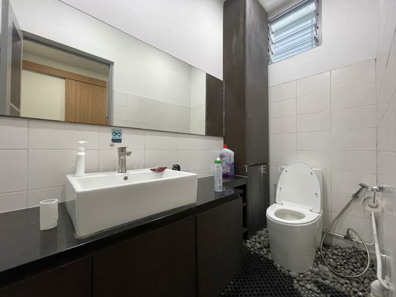 Wcega Tower, 21 Bukit Batok Crescent, 958 sqft, Light Industrial (B1) For Rent, by JAMESON TEO, 500143139 - Bathroom - CommercialGuru.com.sg