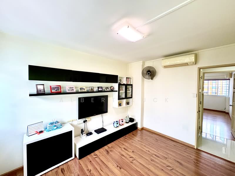 669 Hougang Avenue 8, 669 Hougang Avenue 8, 3 Bedrooms, 1,119 sqft, HDB Flat For Sale, by Albert Kuck, 500143152 - Living Room - PropertyGuru.com.sg
