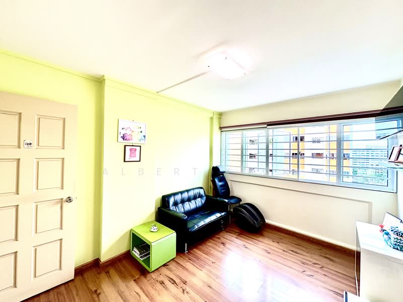 669 Hougang Avenue 8, 669 Hougang Avenue 8, 3 Bedrooms, 1,119 sqft, HDB Flat For Sale, by Albert Kuck, 500143152 - Living Room - PropertyGuru.com.sg
