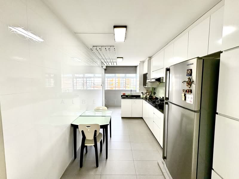 669 Hougang Avenue 8, 669 Hougang Avenue 8, 3 Bedrooms, 1,119 sqft, HDB Flat For Sale, by Albert Kuck, 500143152 - Kitchen - PropertyGuru.com.sg
