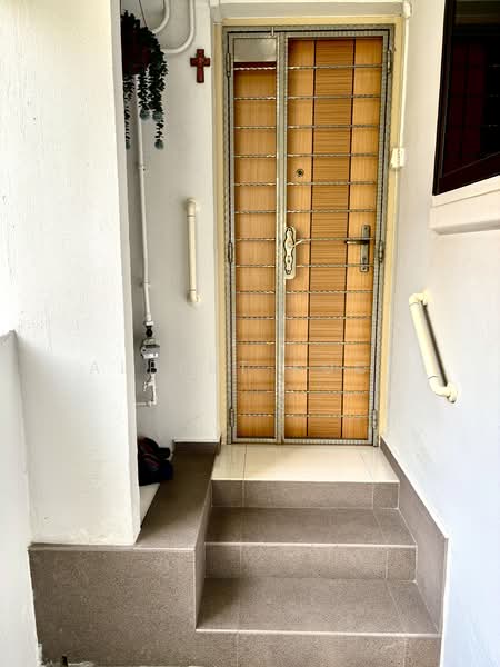 669 Hougang Avenue 8, 669 Hougang Avenue 8, 3 Bedrooms, 1,119 sqft, HDB Flat For Sale, by Albert Kuck, 500143152 - Entrance - PropertyGuru.com.sg